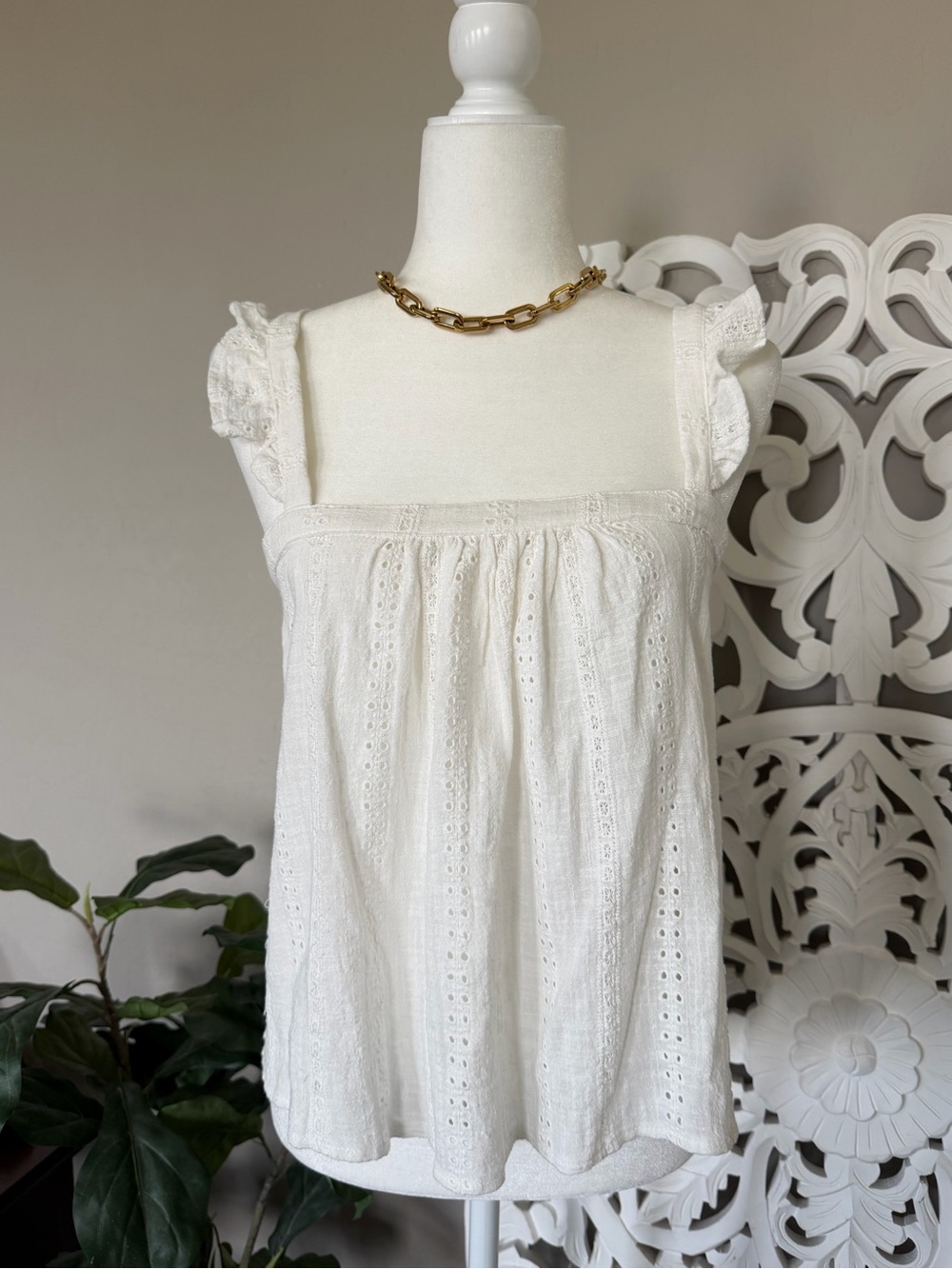 VICI White Eyelet Ruffle Strap Back-Button Tank Top Medium
